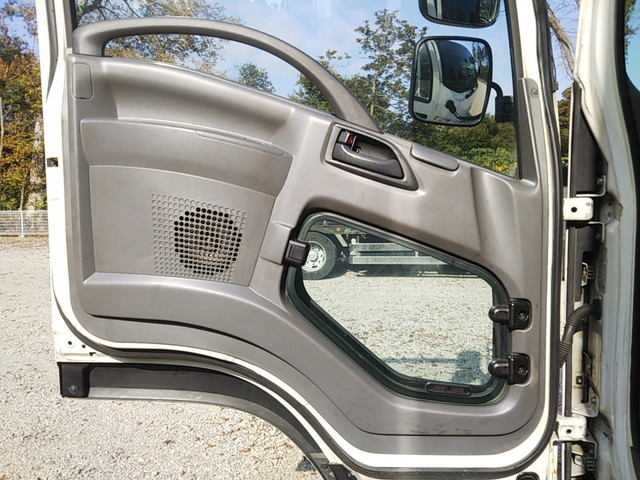 いすゞフォワード冷凍車（冷蔵車）中型（4t）[写真25]