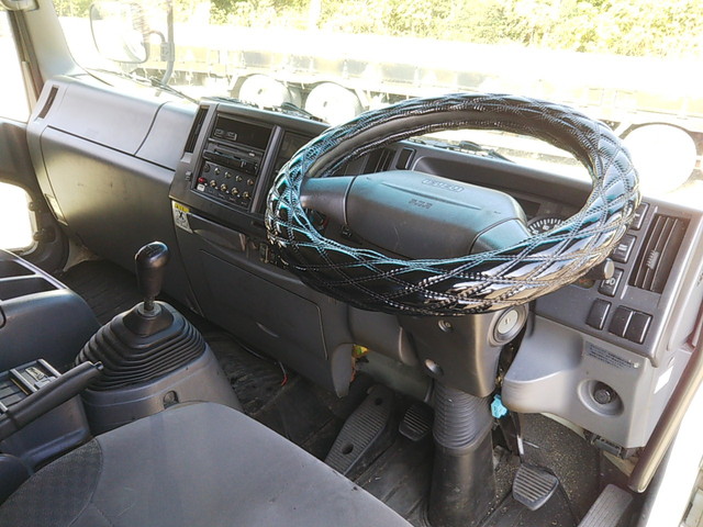 いすゞフォワード冷凍車（冷蔵車）中型（4t）[写真32]