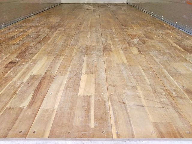 いすゞフォワードアルミウイング中型（4t）[写真12]