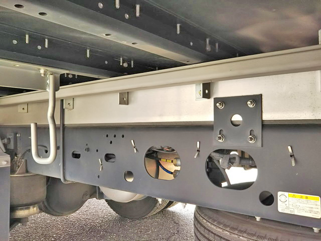 いすゞフォワードアルミウイング中型（4t）[写真23]