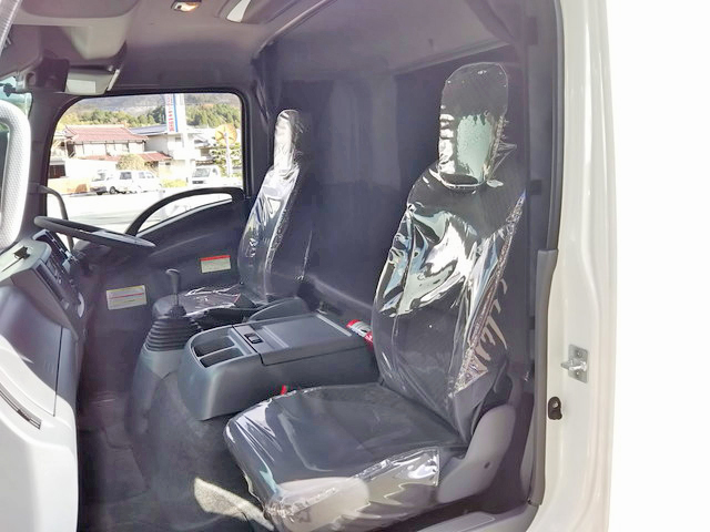 いすゞフォワードアルミウイング中型（4t）[写真31]