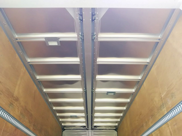 いすゞフォワードアルミウイング中型（4t）[写真09]