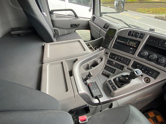 UDトラックスクオンアルミブロック大型（10t）[写真11]