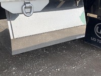 UDトラックスクオンアルミブロック大型（10t）[写真16]