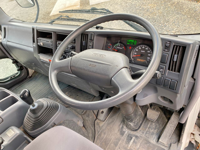 いすゞフォワードユニック4段増トン（6t・8t）[写真33]