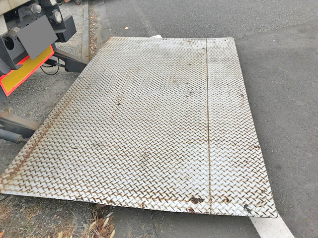 いすゞフォワードアルミブロック増トン（6t・8t）[写真14]