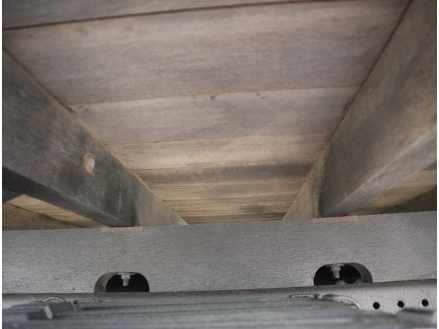 いすゞフォワード平ボディ中型（4t）[写真15]