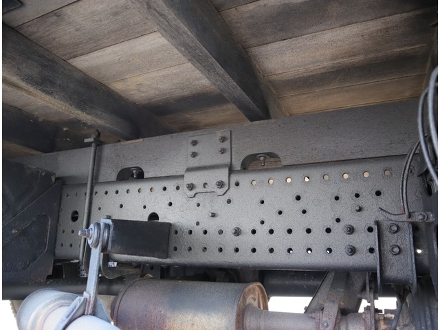 いすゞフォワード平ボディ中型（4t）[写真16]