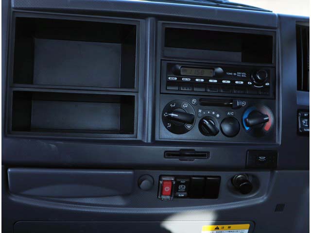 いすゞフォワード平ボディ中型（4t）[写真31]