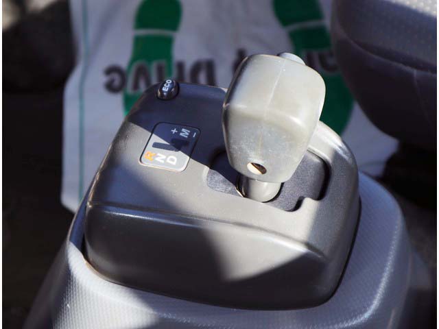 いすゞフォワード平ボディ中型（4t）[写真32]