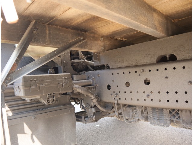 いすゞフォワード平ボディ中型（4t）[写真07]