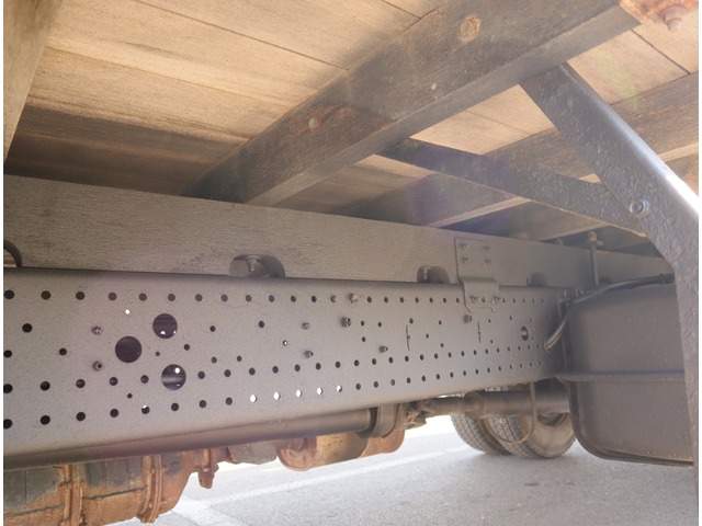 いすゞフォワード平ボディ中型（4t）[写真08]