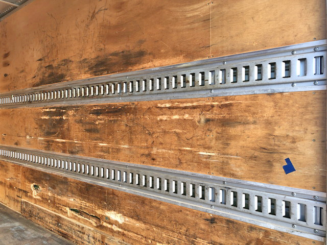 いすゞエルフアルミバン小型（2t・3t）[写真13]