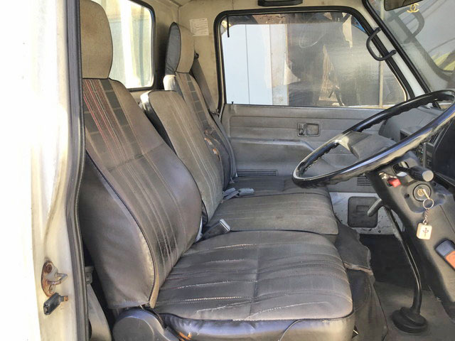 いすゞエルフ平ボディ小型（2t・3t）[写真16]