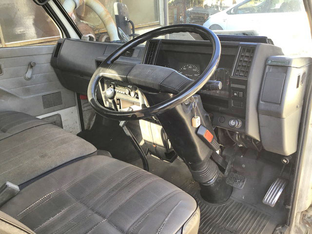 いすゞエルフ平ボディ小型（2t・3t）[写真17]