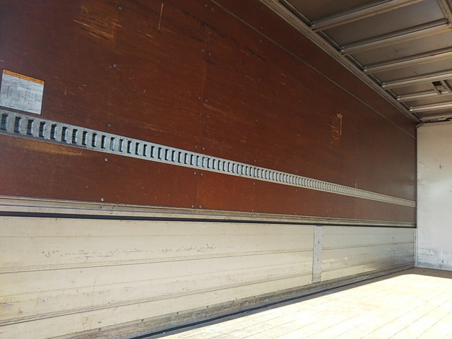 三菱ふそうファイターアルミウイング中型（4t）[写真13]