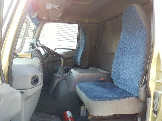 三菱ふそうファイターアルミウイング中型（4t）[写真28]