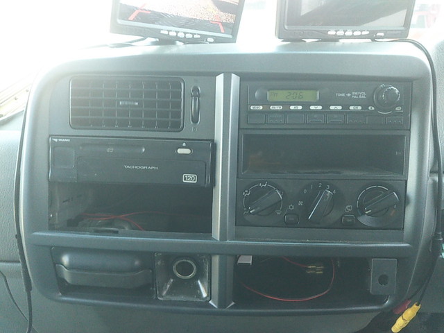 三菱ふそうファイターアルミウイング中型（4t）[写真33]