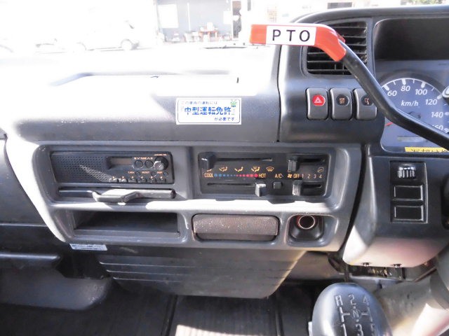 UDトラックスコンドル高所作業車中型（4t）[写真14]