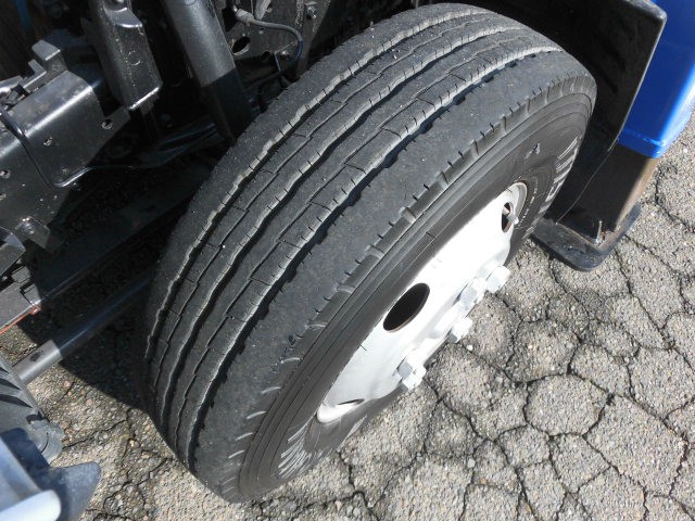 UDトラックスコンドル高所作業車中型（4t）[写真09]