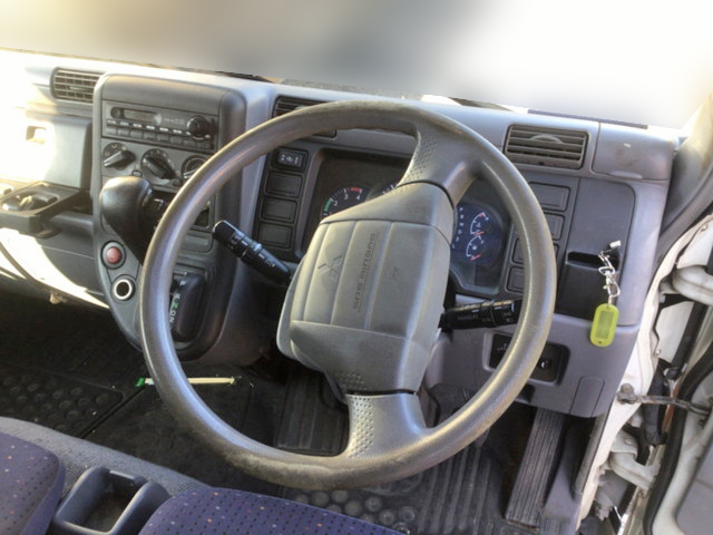 三菱ふそうキャンターパネルバン小型（2t・3t）[写真26]