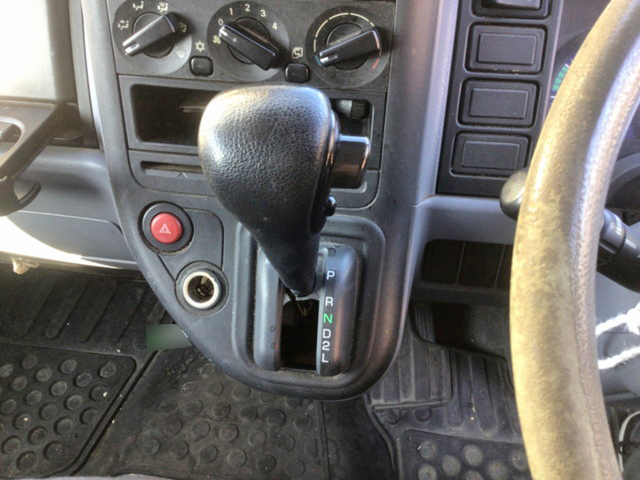 三菱ふそうキャンターパネルバン小型（2t・3t）[写真28]