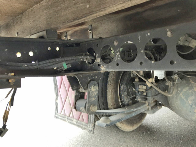 いすゞエルフ平ボディ小型（2t・3t）[写真15]