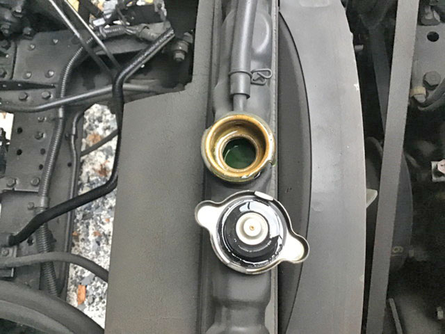 三菱ふそうキャンターダンプ小型（2t・3t）[写真12]