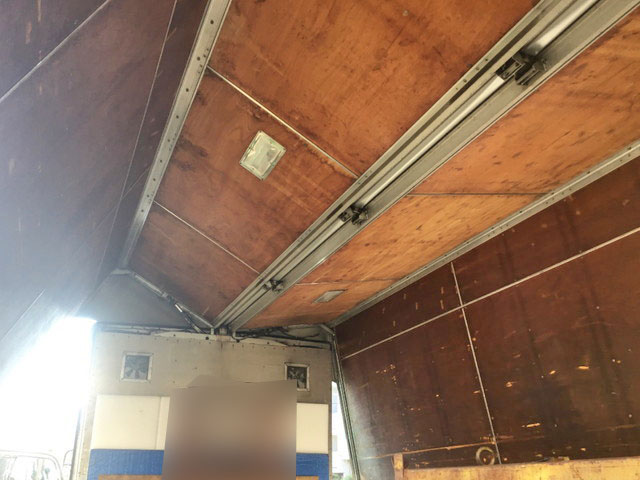 三菱ふそうファイターアルミウイング中型（4t）[写真11]