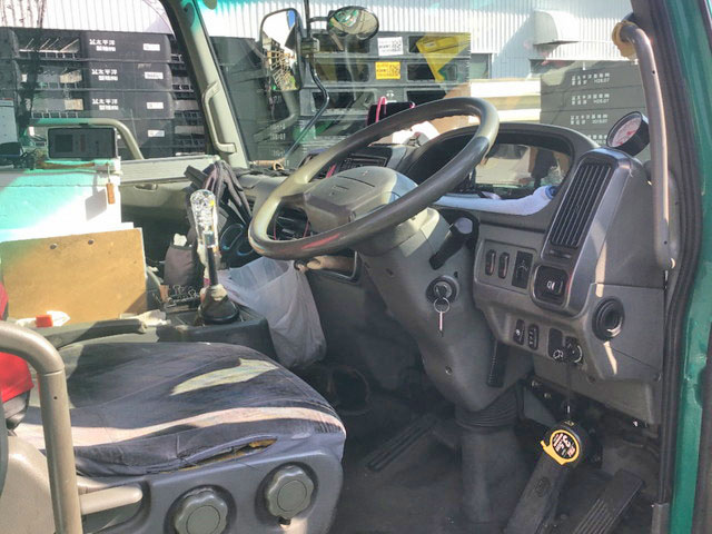 三菱ふそうファイターアルミウイング中型（4t）[写真22]