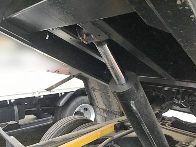 日野レンジャーパッカー車（塵芥車）中型（4t）[写真18]