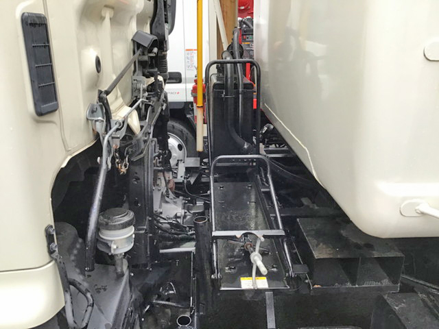 日野レンジャーパッカー車（塵芥車）中型（4t）[写真08]