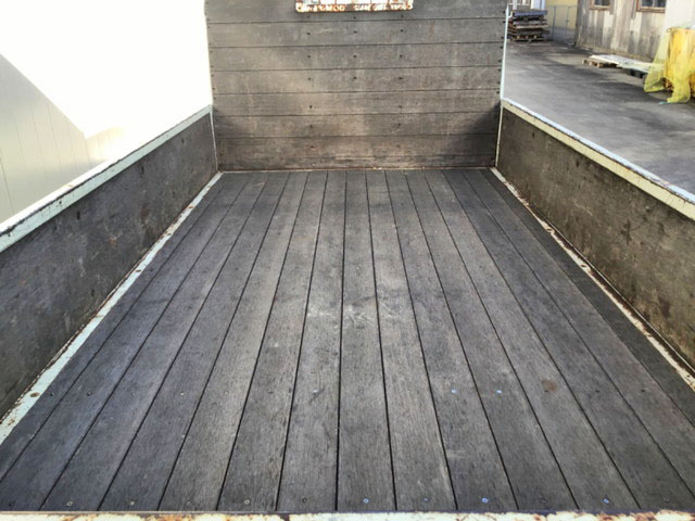 いすゞエルフ平ボディ小型（2t・3t）[写真07]