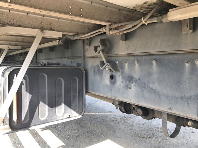 いすゞギガアルミウイング大型（10t）[写真17]