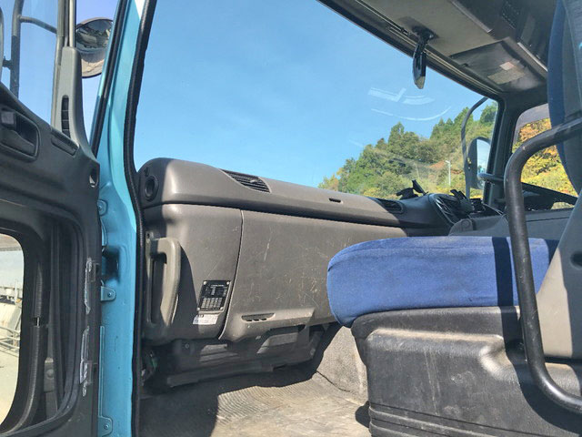 いすゞギガアルミウイング大型（10t）[写真29]