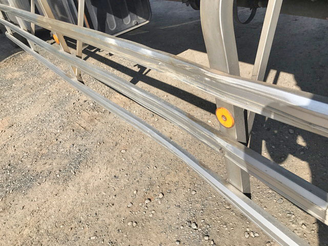 いすゞギガアルミウイング大型（10t）[写真30]