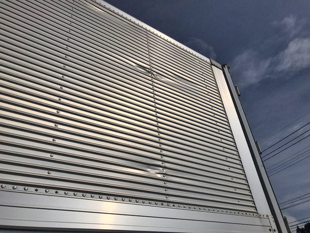 いすゞギガアルミウイング大型（10t）[写真06]