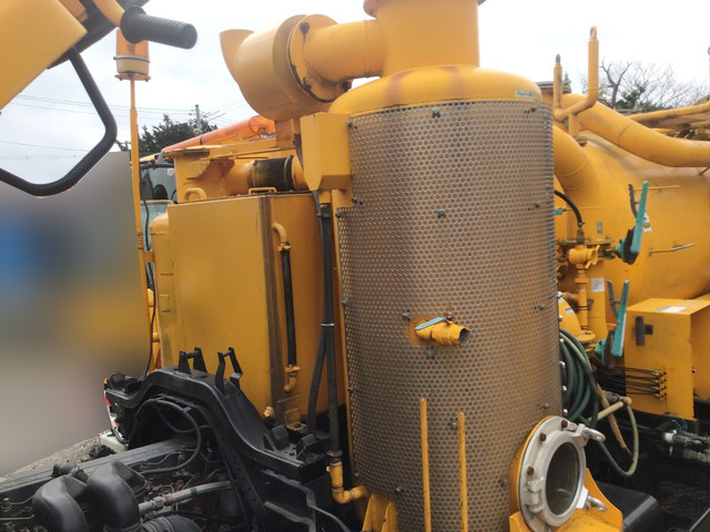 いすゞフォワード汚泥吸引車中型（4t）[写真10]