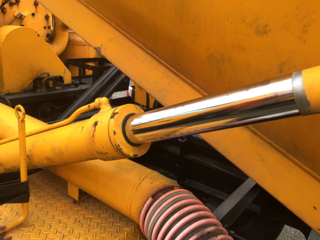 いすゞフォワード汚泥吸引車中型（4t）[写真13]