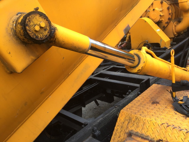 いすゞフォワード汚泥吸引車中型（4t）[写真14]