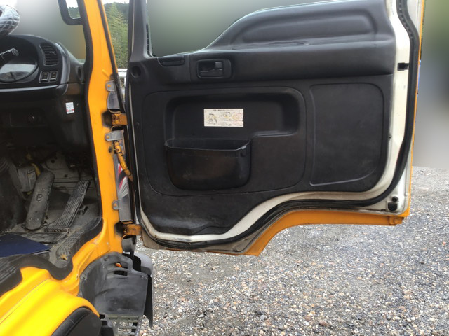 いすゞフォワード汚泥吸引車中型（4t）[写真23]