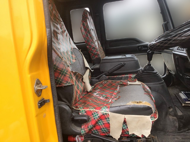 いすゞフォワード汚泥吸引車中型（4t）[写真24]