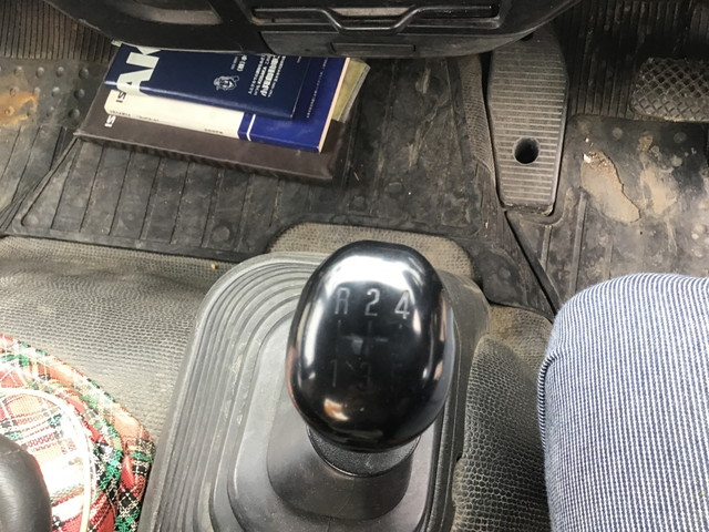 いすゞフォワード汚泥吸引車中型（4t）[写真29]