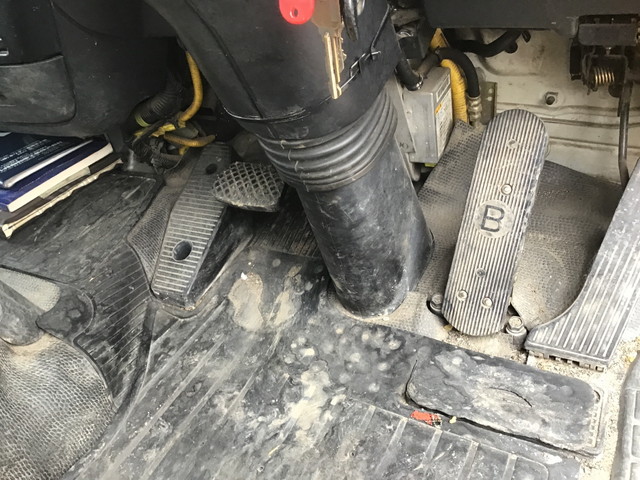 いすゞフォワード汚泥吸引車中型（4t）[写真30]