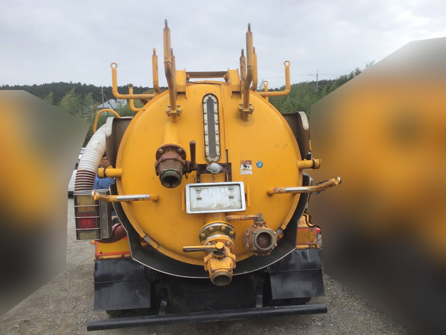 いすゞフォワード汚泥吸引車中型（4t）[写真05]