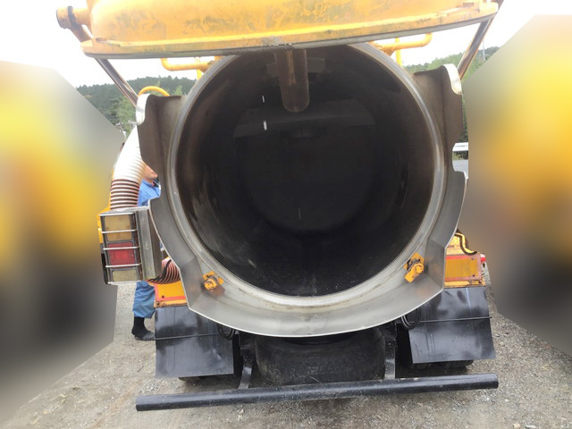 いすゞフォワード汚泥吸引車中型（4t）[写真06]