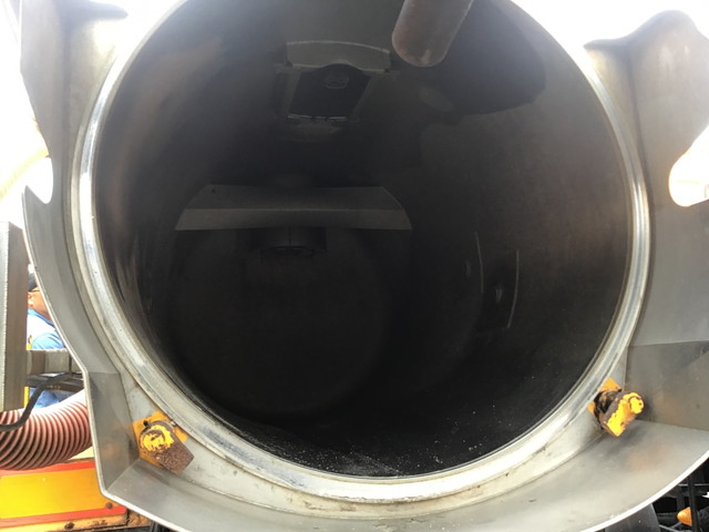 いすゞフォワード汚泥吸引車中型（4t）[写真07]