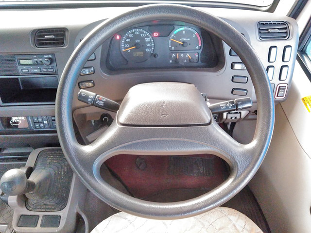 三菱ふそうローザマイクロバス[写真23]