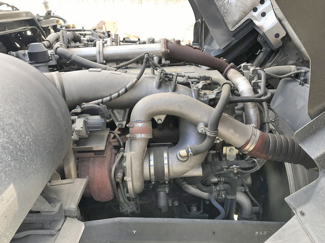 いすゞギガトレーラーヘッド（トラクターヘッド）大型（10t）[写真24]