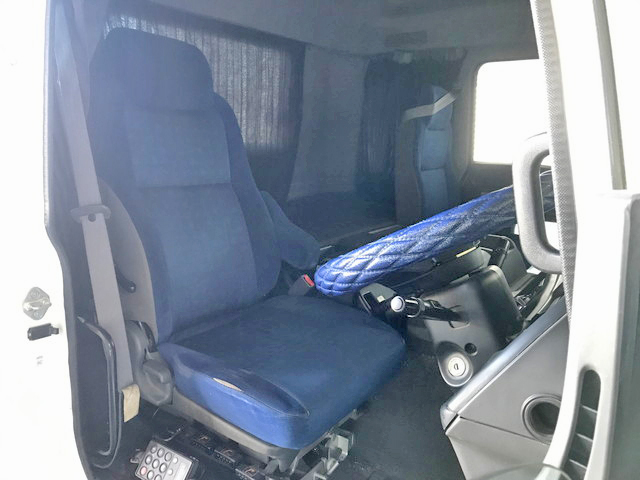 いすゞギガトレーラーヘッド（トラクターヘッド）大型（10t）[写真32]